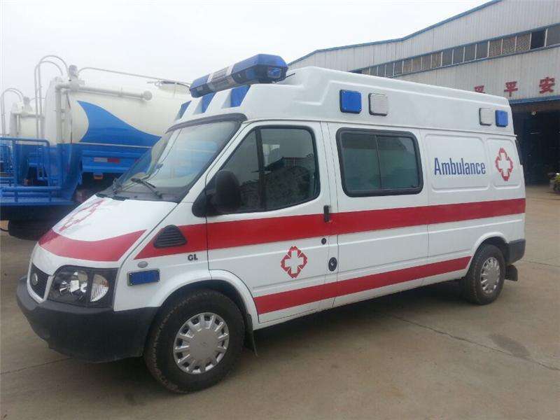 救護車和醫(yī)療車有什么區(qū)別？救護車廠家專業(yè)為你解答。01
