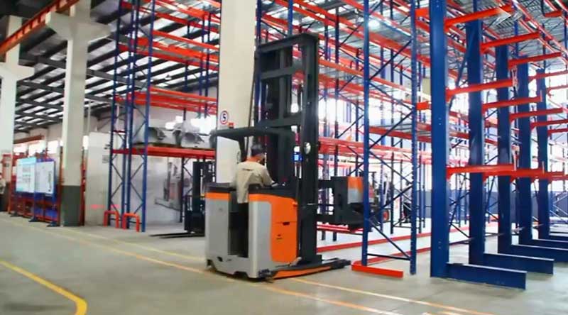 汽油、柴油或電動叉車-有什么區(qū)別，什么最適合您的業(yè)務(wù)